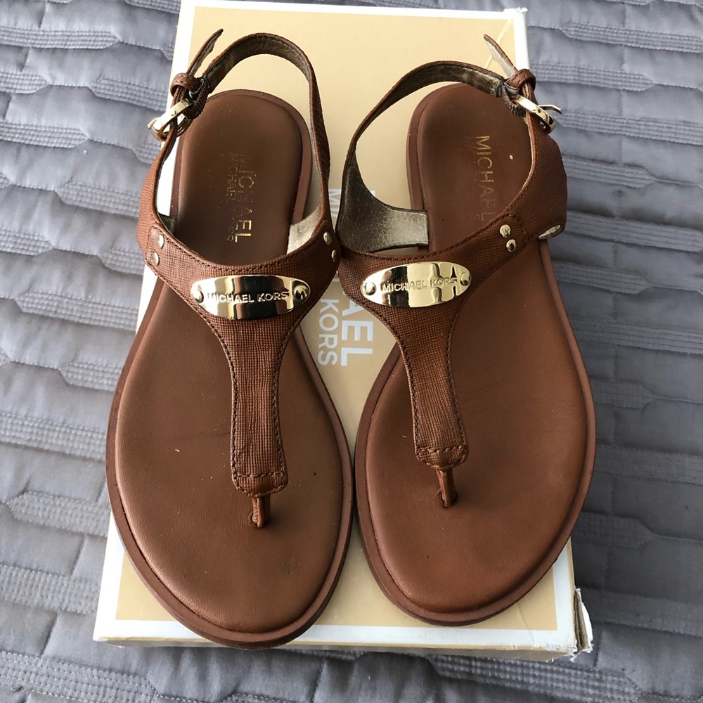 Michael Kors plate thong